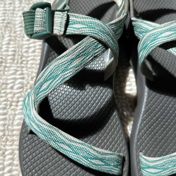 Chaco women’s sandals green and white geometric pattern - Picture 3 of 12